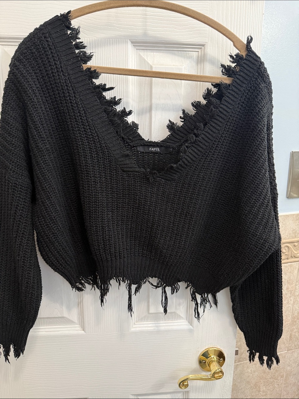 Zaful Black Distressed V-Neck Cropped Sweater